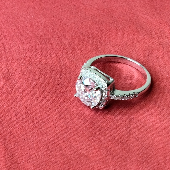 Moissanite🥰 lab grown 2 carat diamond round cushion paved Halo engagement ring - Picture 12 of 14